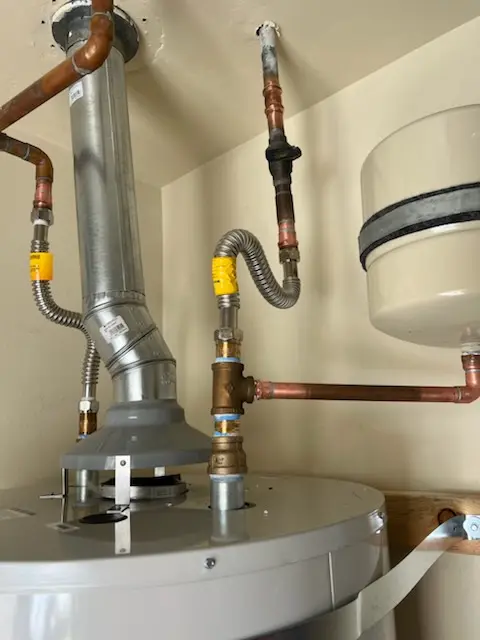 Water heater installation and plumbing repair in Oakton